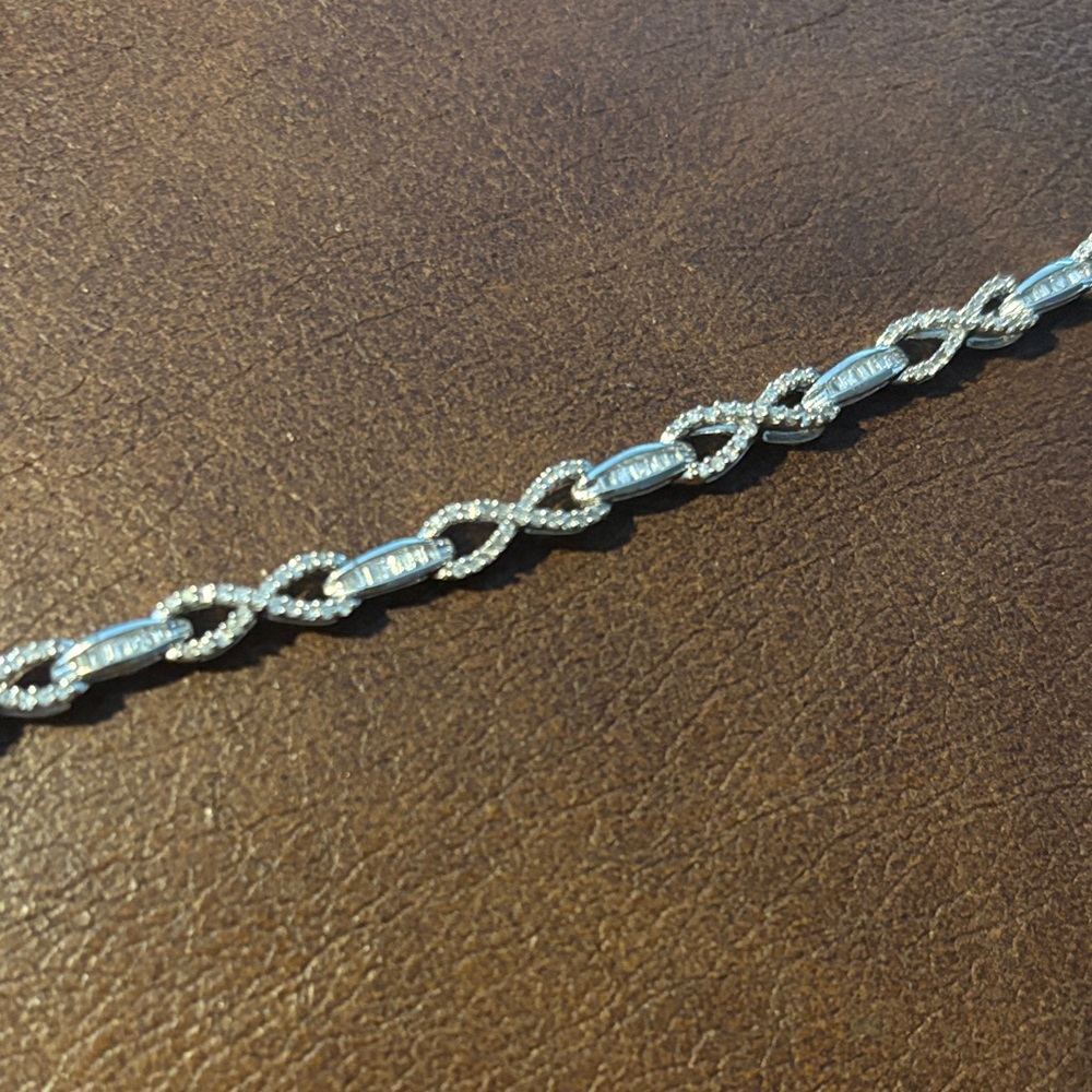 Elegant Silver Chain Bracelet
